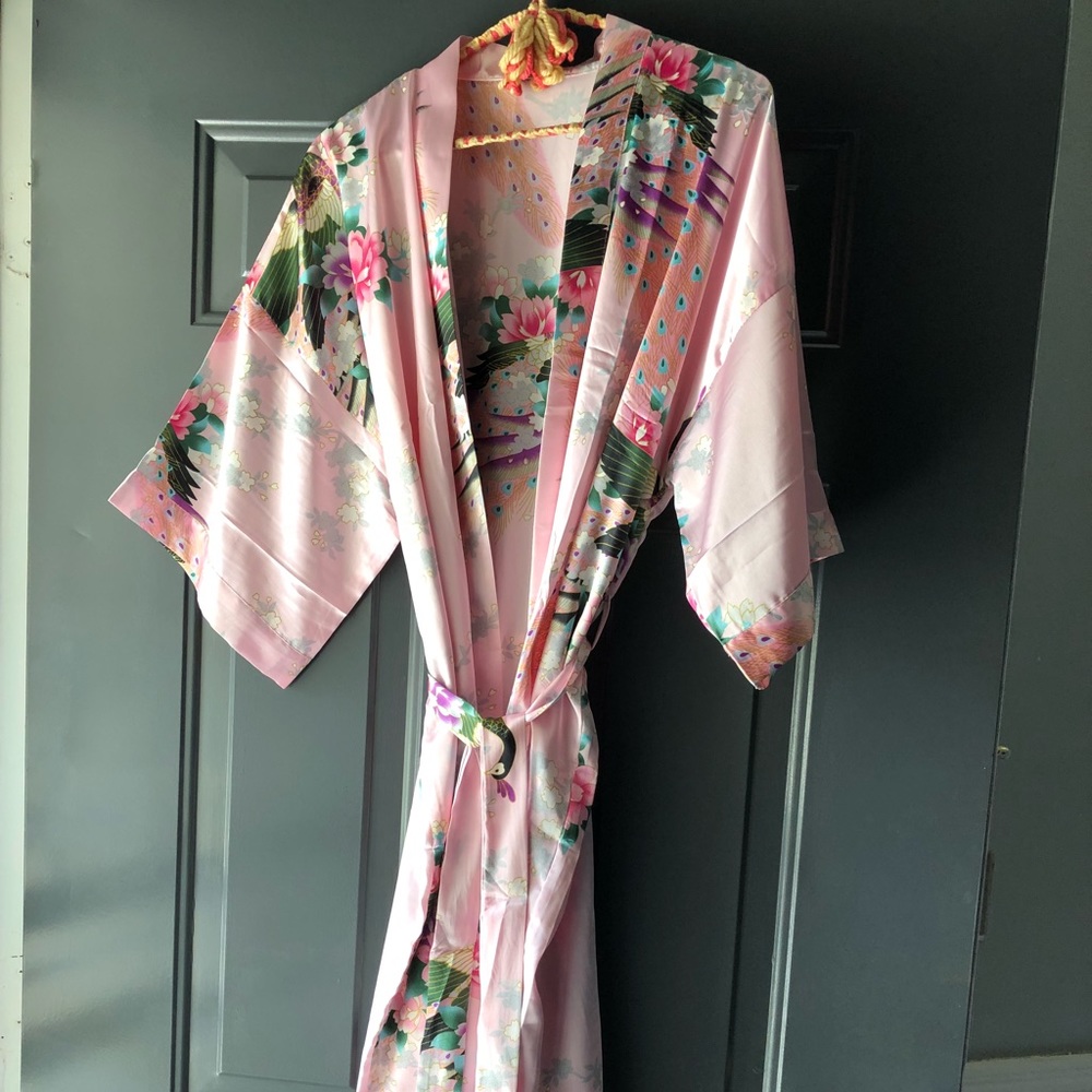 Vintage 70s Pink 100% Silk peacock kimono Boho